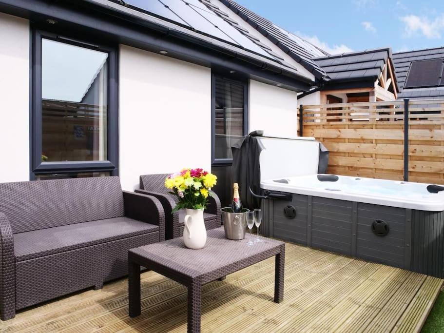 Hoxne Cottages - Daisy Cottage With Private Hot Tub يورك المظهر الخارجي الصورة